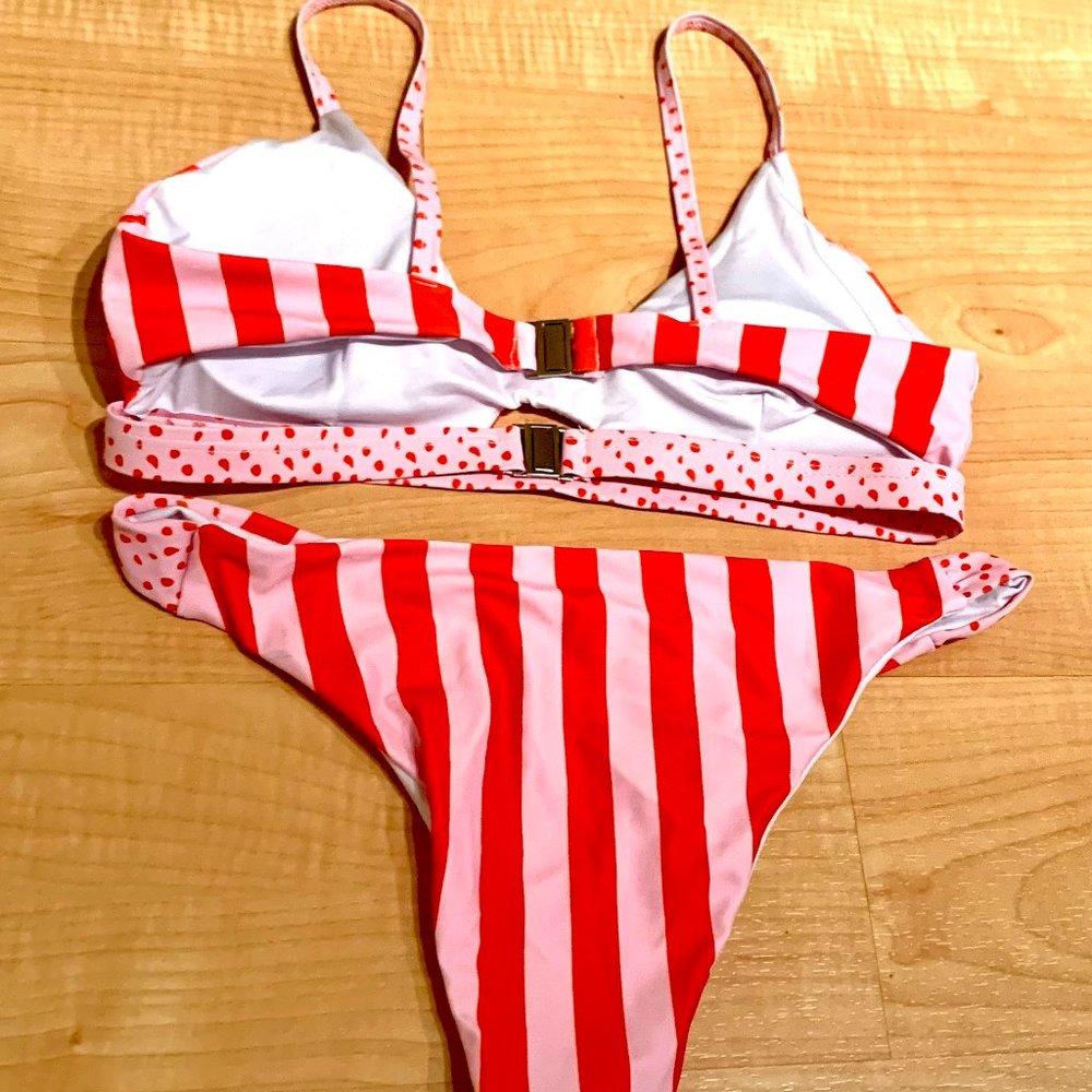 Bikini - Picture 2 of 2
